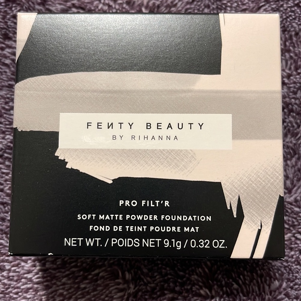 Fenty 320 Pro Filt’r Soft Matte Longwear Powder Foundation - Picture 2 of 5